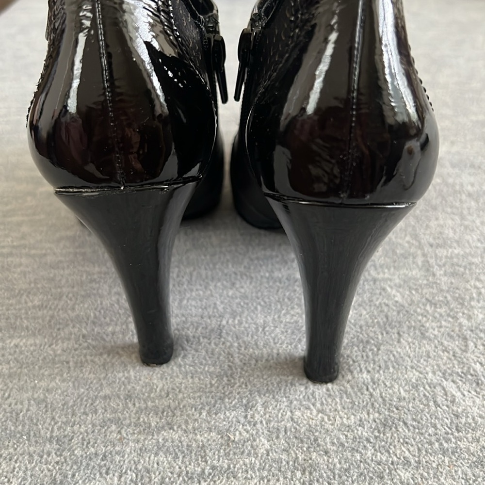 BCBGirls Cherie Black 4 In.‎ Heeled Boots Women 8M Leather Upper Perforated Zip - Picture 6 of 12